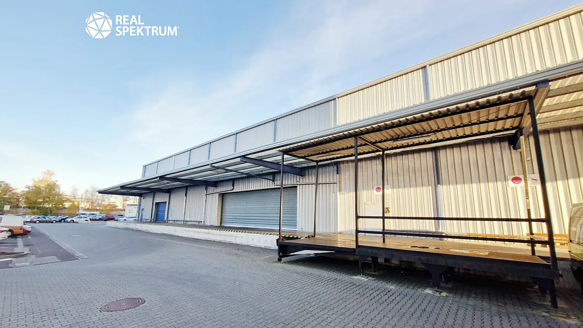 Pronájem skladového prostoru 2300 m²